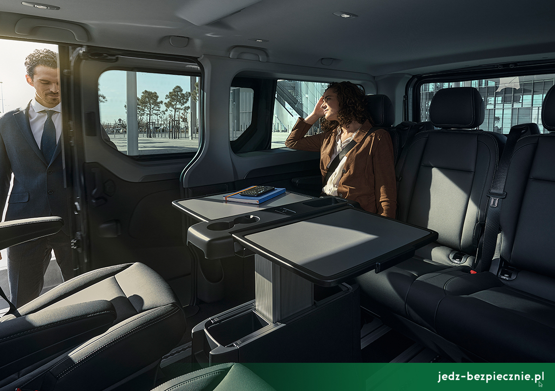 Premiera tygodnia - Renault Trafic Combi i SpaceClass - wersja pasażerska konfiguracja VIP